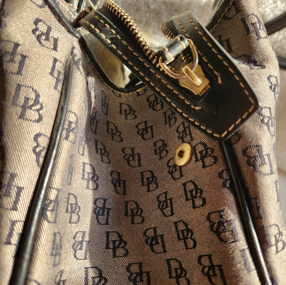 DOONEY & BOURKE HANDBAG - Picture 7 of 8